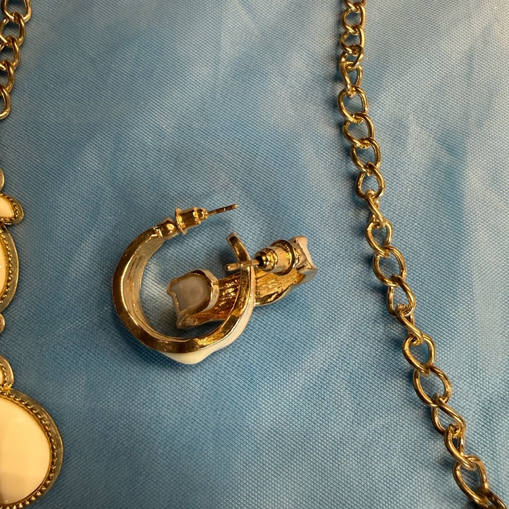Paparazzi Cream and Gold Necklace Set - Picture 2 of 2